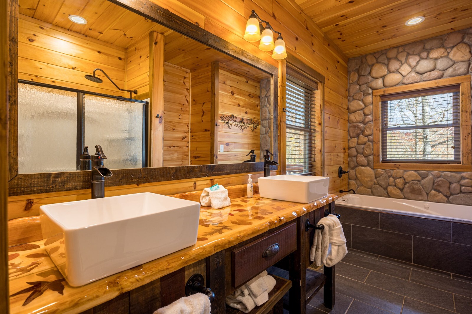 7 Nts Aug Smoky Mountains Gatlinburg & Pigeon Forge Vacation Rental 5 bd/3.5 ba