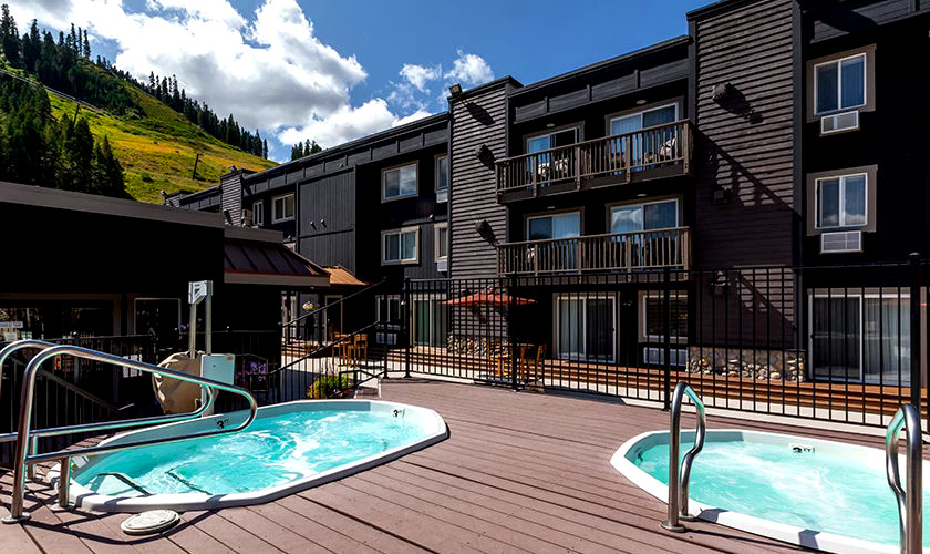 Olympic Valley / Palisades Tahoe, CA Red Wolf Lodge Studio June 14-21