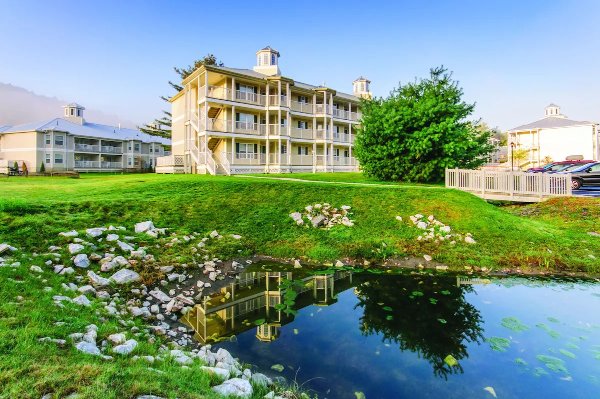 Welcome to Holiday Inn Club Vacations Oak ‘n Spruce Resort, South Lee, MA