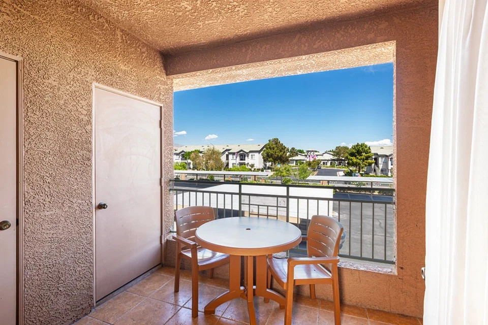 SEPTEMBER OCT WEEKS ~ THE CLIFFS AT PEACE CANYON RESORT~2BR/SLPS 6 VEGAS