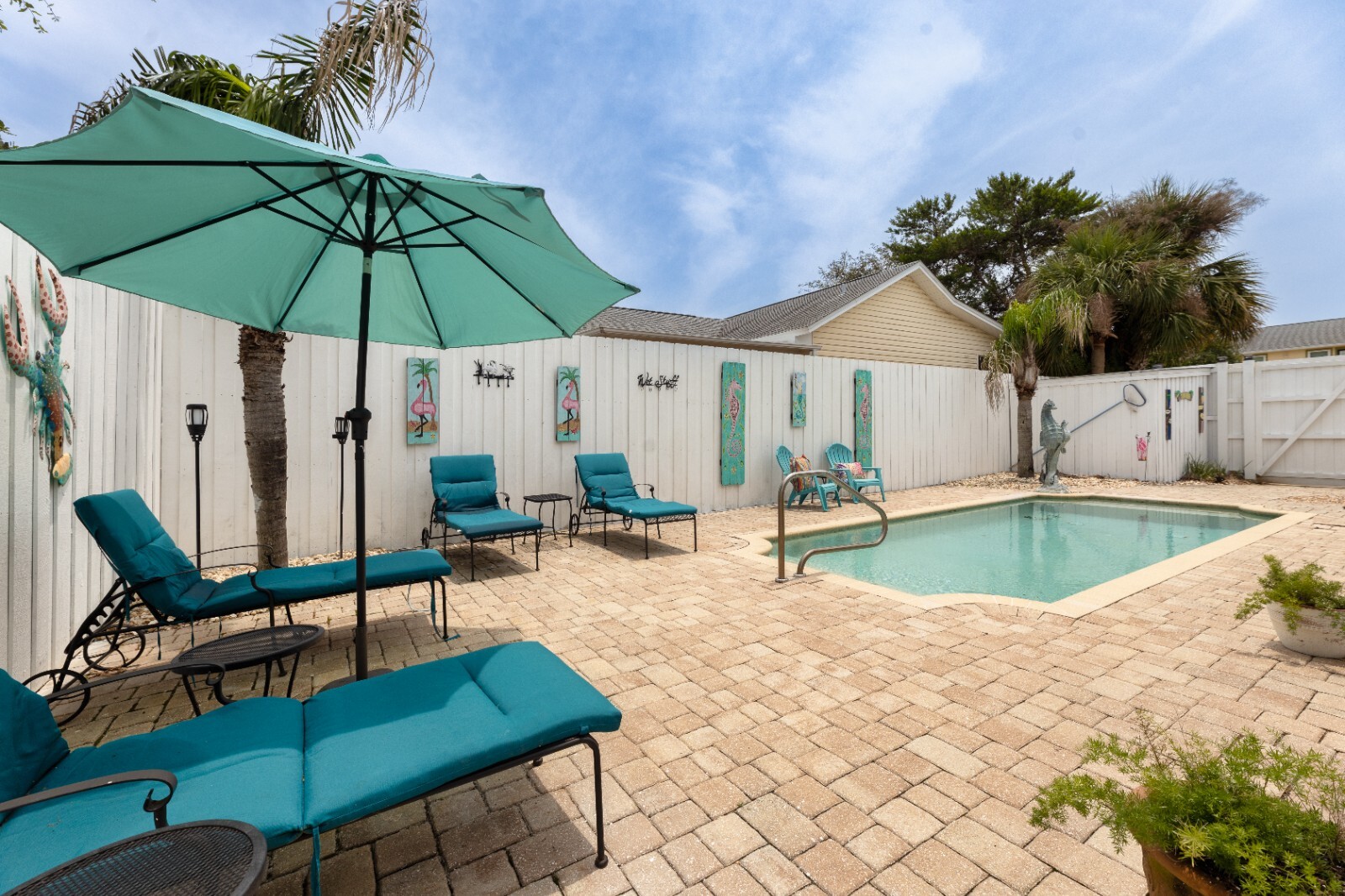 Vacation Rentals Destin FL3 bed, 2 bath private pool golf cart 2 blocks to beach