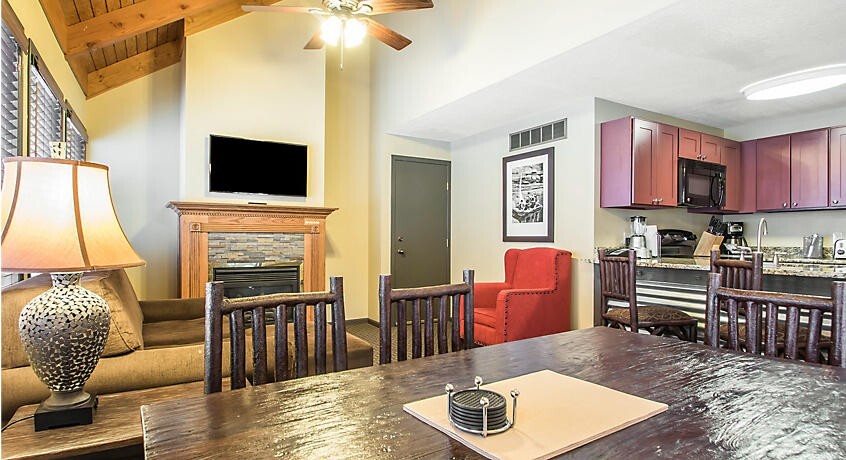 CHRISTMAS MOUNTAIN, WISCONSIN DELLS, 2 BEDROOM TIMBER, SLEEPS 6, JULY 6-9