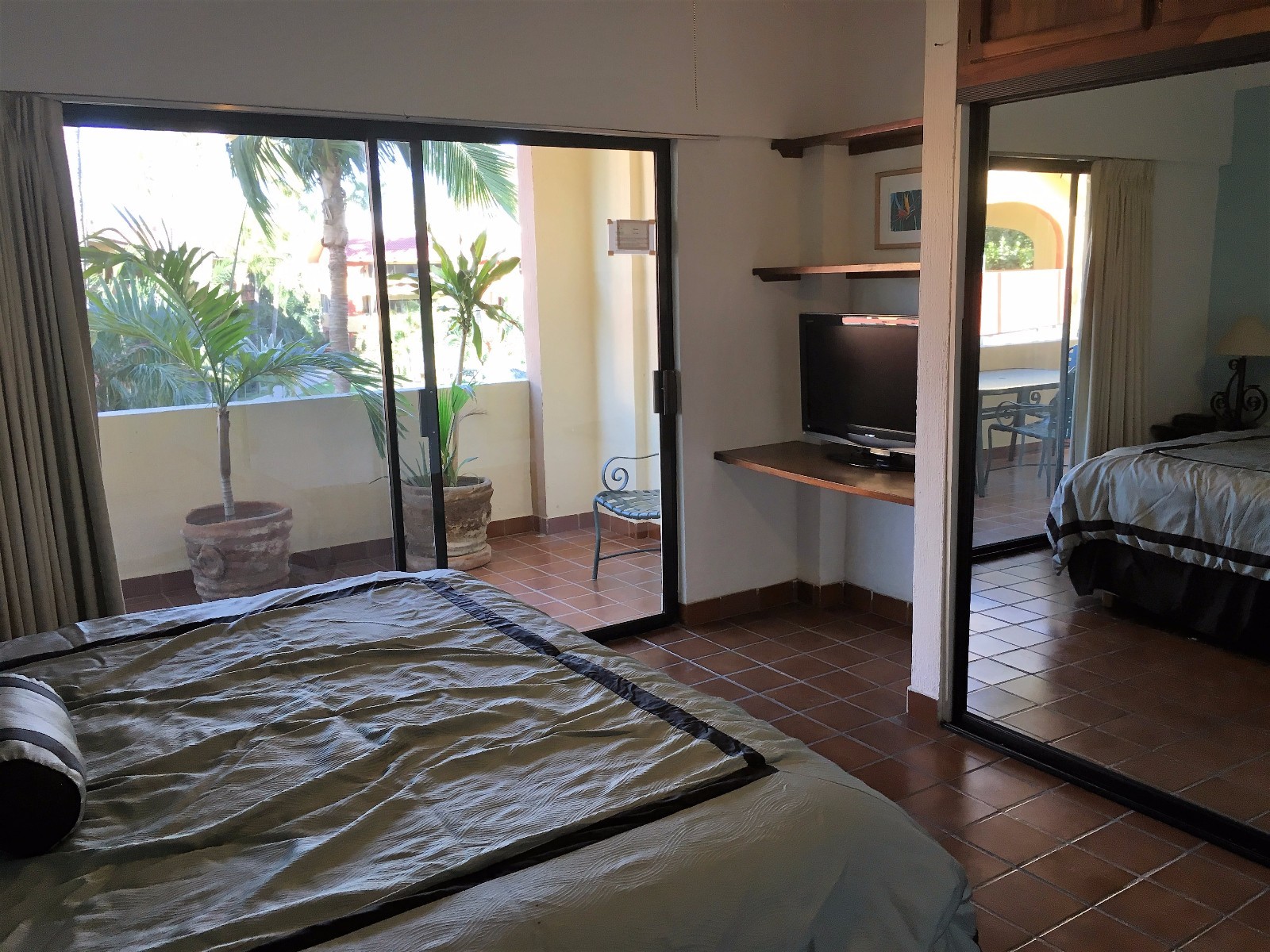 Cabo San Lucas Mexico Pool View Condo 1+ bed 1 bath 1 Block Mendano Beach Marina