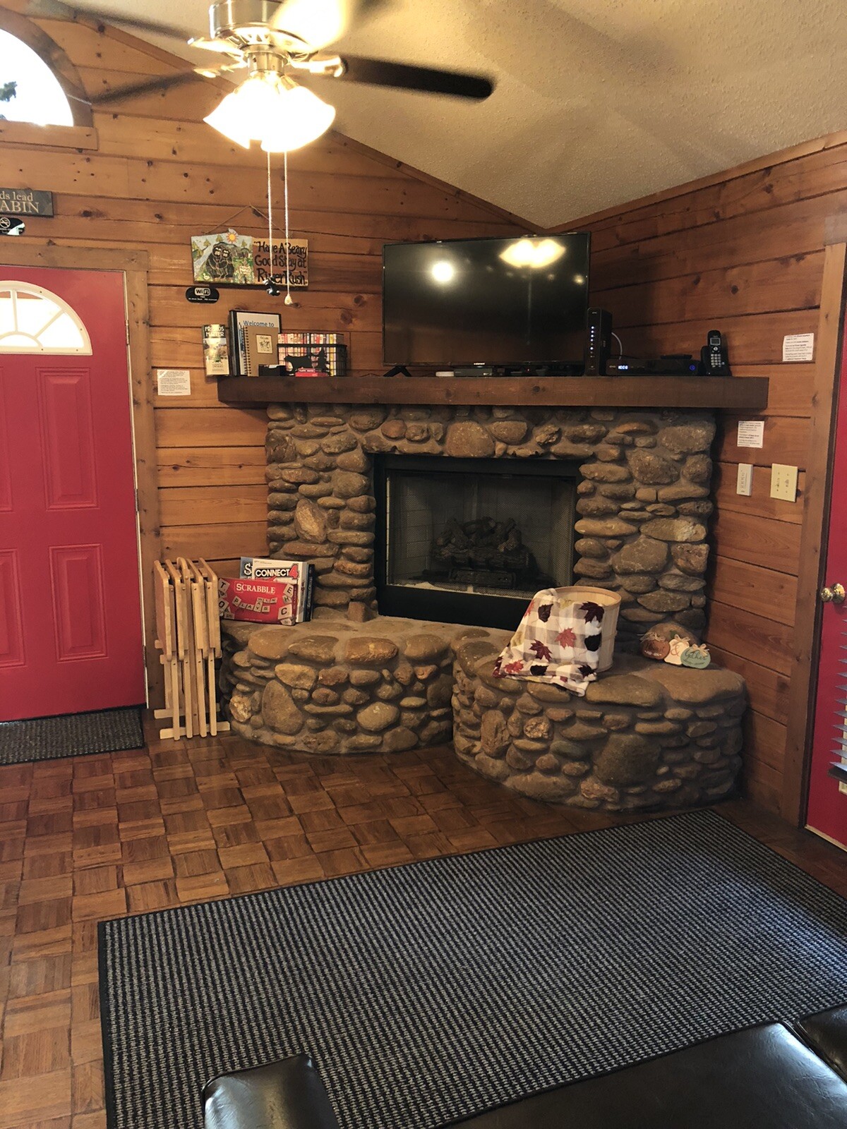 Amazing River View! River Rush- Cozy Riverfront Cabin- 5 Mi to Pigeon Forge