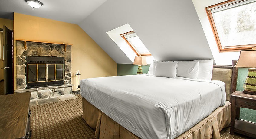 CHRISTMAS MOUNTAIN, WISCONSIN DELLS, 2 BEDROOM VILLA, SLEEPS 6, JULY 5-7