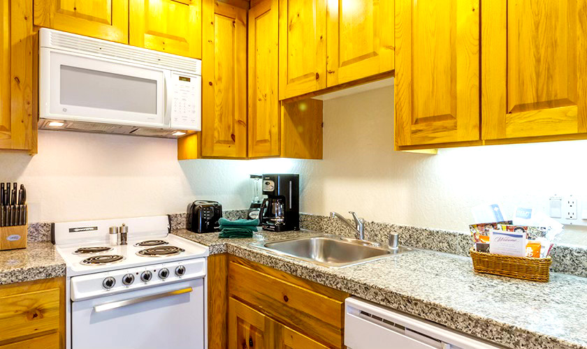 Olympic Valley / Palisades Tahoe, CA Red Wolf Lodge Studio June 14-21