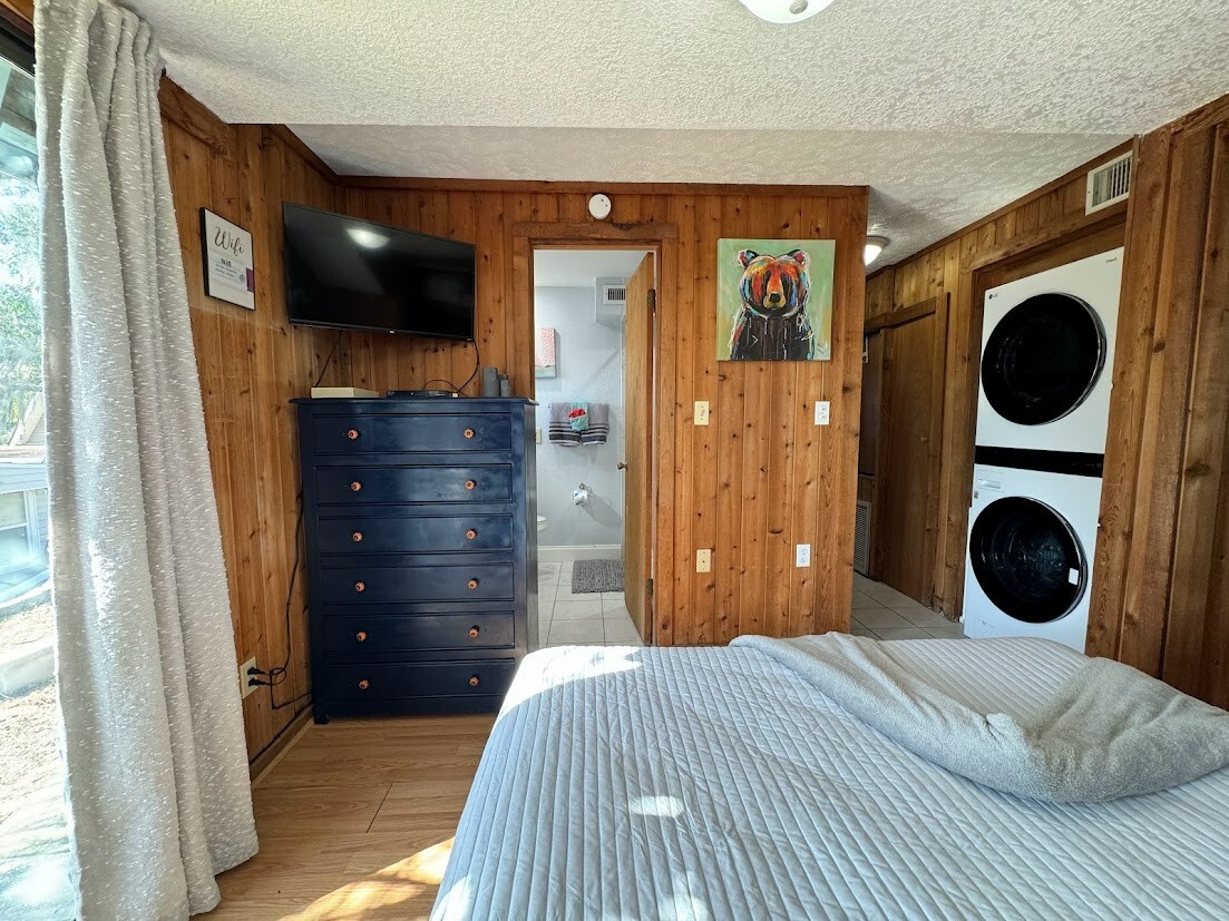 5 Night Stay In Vacation Community on Lake Louisa 25 Mins to Disney!