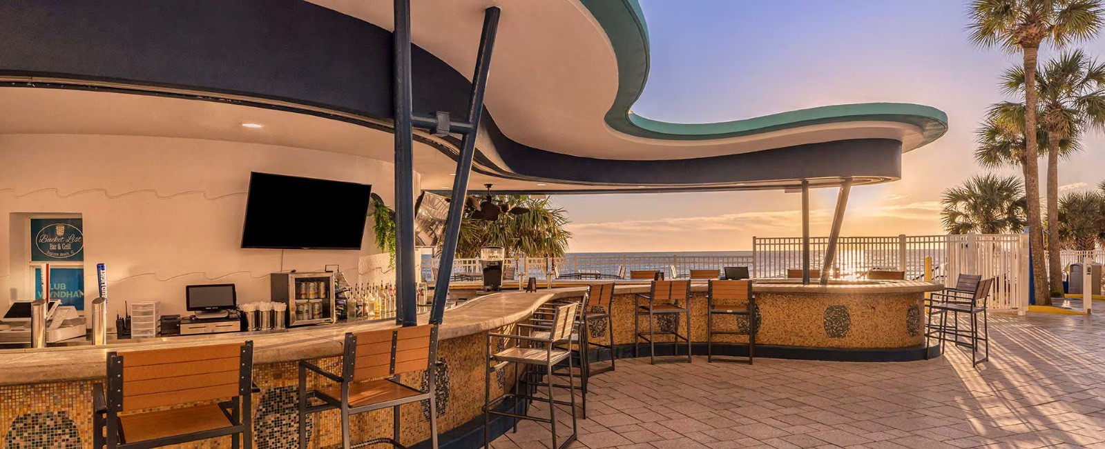 Daytona Beach – Apr -20-25 – HUGE 4 bedroom pres sleeps 12 – Wyndham Ocean Walk