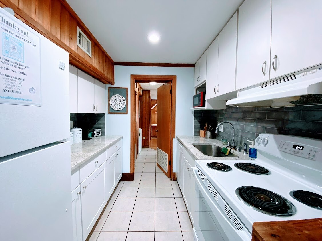 5 Night Stay In Vacation Community on Lake Louisa 25 Mins to Disney!