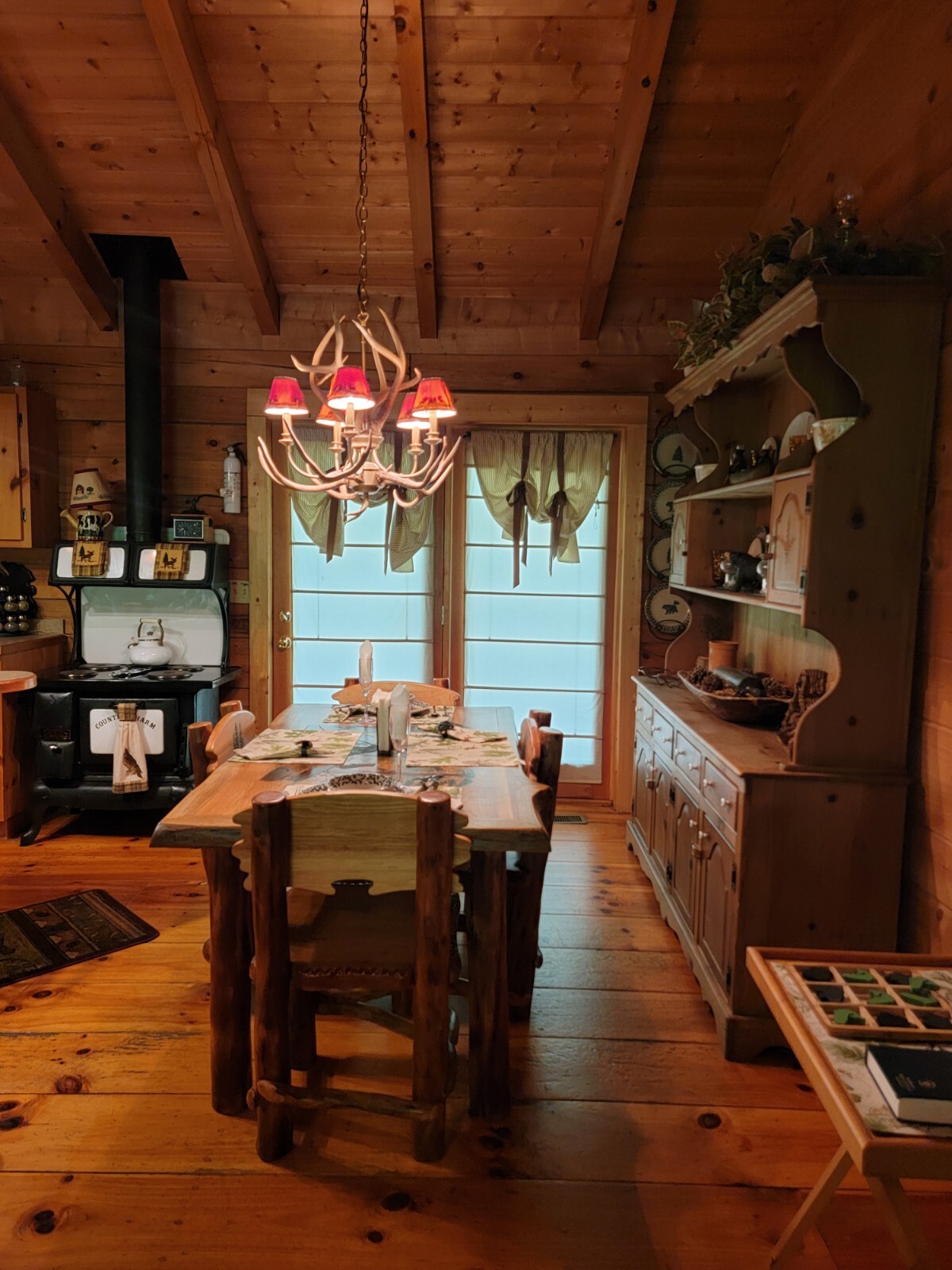 Vacation Log Cabin Rentals Pigeon Forge, Smokey Mountains of East Tennessee