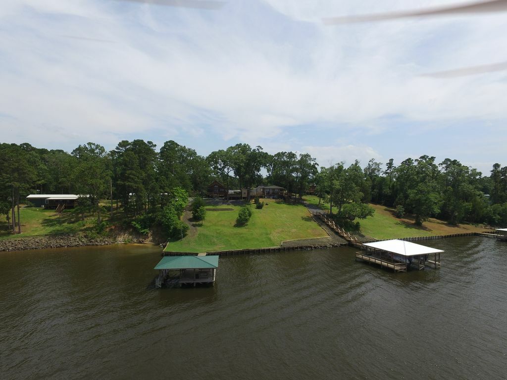 Hooked On Toledo – Lakefront Cabin on Toledo Bend, great fishing and watersports