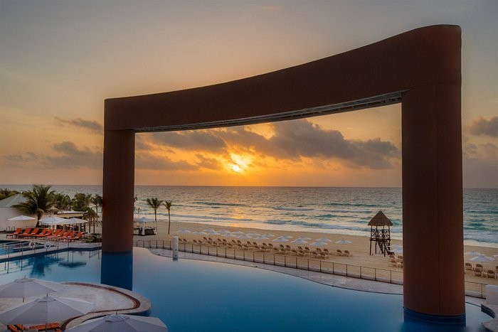 Palace Resorts VIP All-Inclusive Vacation: Mexico, Jamaica, Europe, Maldives