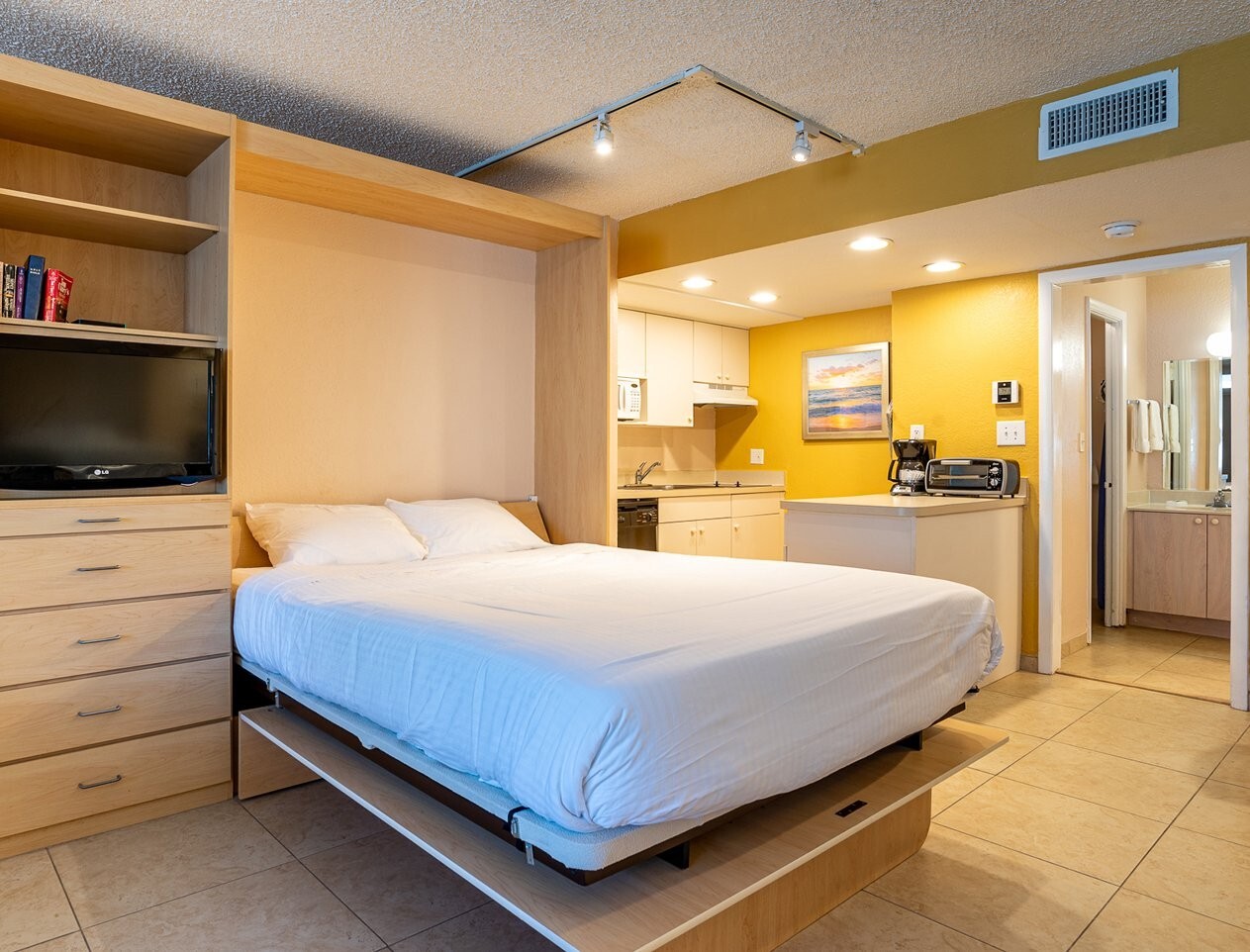 Studio or 1 BR, 7 night stay At Pompano Beach Canada House Beach Club