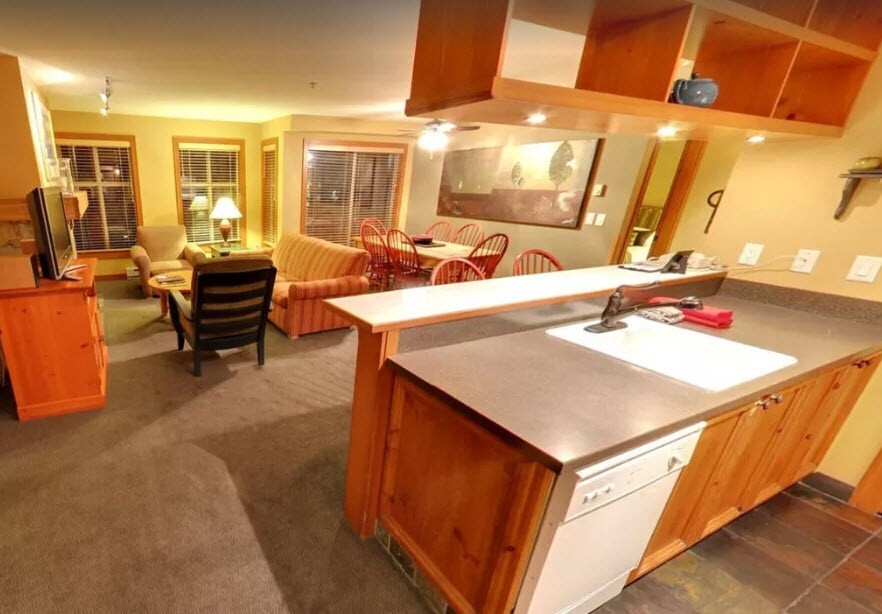 Price drop! Christmas Skiing Whistler BC Dec 21-27 $2,800 2BR/2BA Hilton Resort