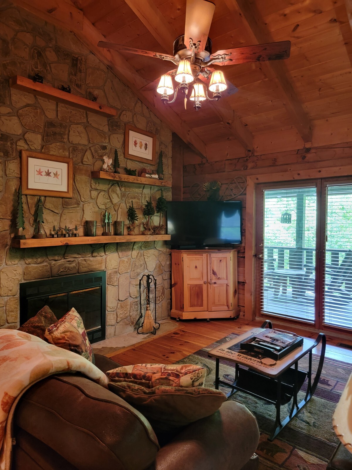 Vacation Log Cabin Rentals Pigeon Forge, Smokey Mountains of East Tennessee