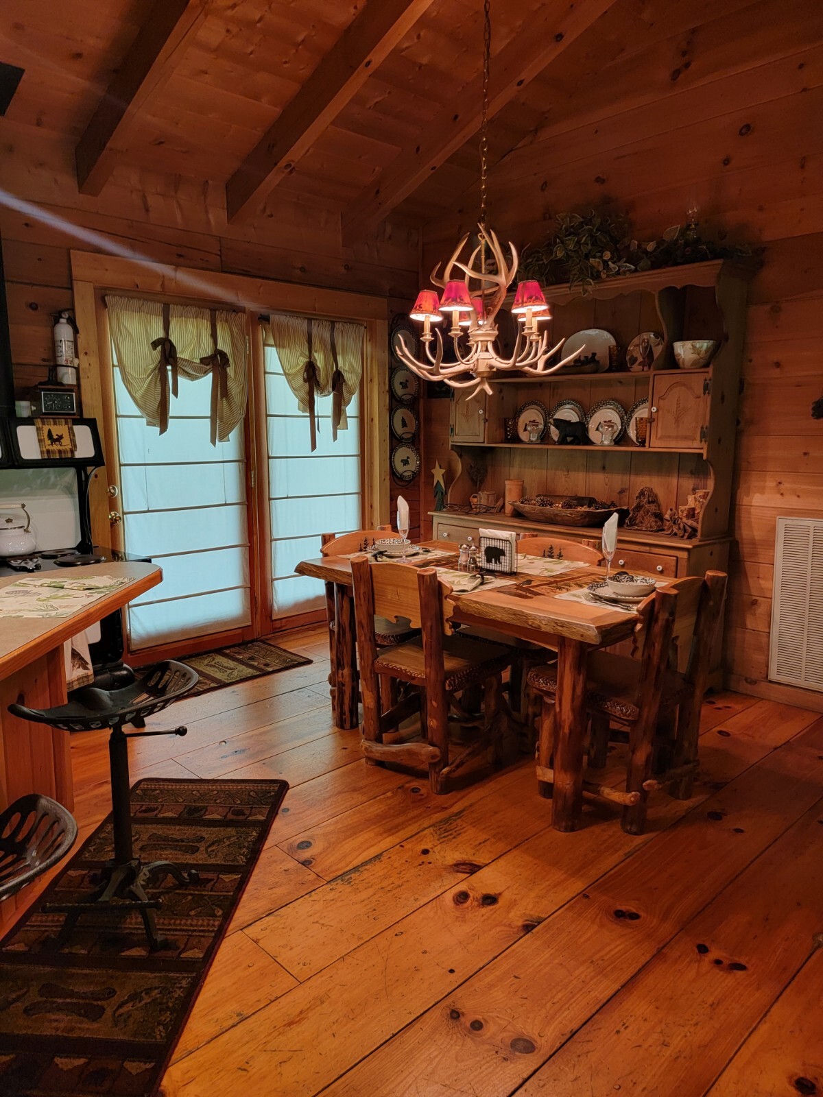 Vacation Log Cabin Rentals Pigeon Forge, Smokey Mountains of East Tennessee
