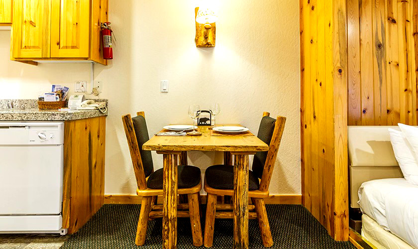 Olympic Valley / Palisades Tahoe, CA Red Wolf Lodge Studio June 14-21
