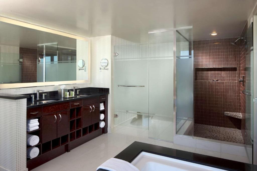 Hilton Grand Vacations Club Elara Las Vegas Grand Prix Week Rental Apartment