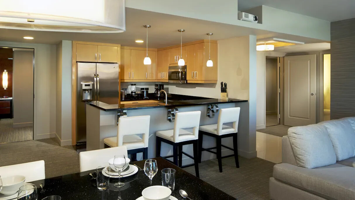 Hilton Elara Las Vegas 4BR PENTHOUSE 7 NIGHTS ANYYEAR EDC CES hotel resort hyatt
