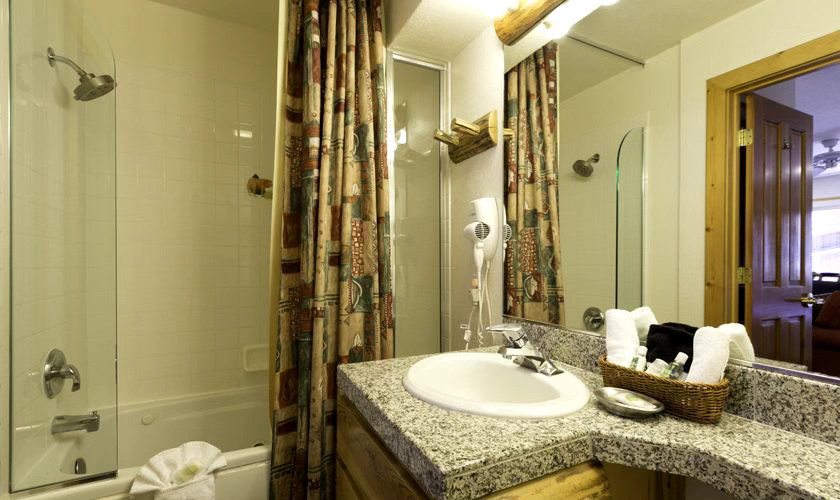 Olympic Valley / Palisades Tahoe, CA Red Wolf Lodge Studio June 14-21