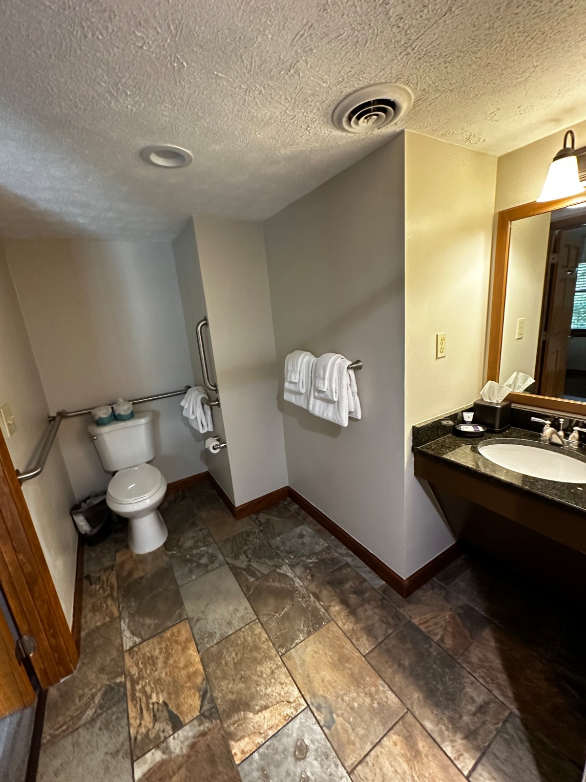 2 bdrm cabin w loft, 4nts, in Gatlinburg, TN at Mountain Loft Resort, JUNE 22-26