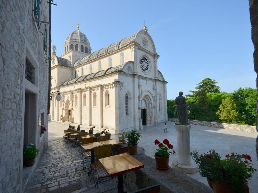 Enjoy the middle of dalmatia , in Apartment Blue House