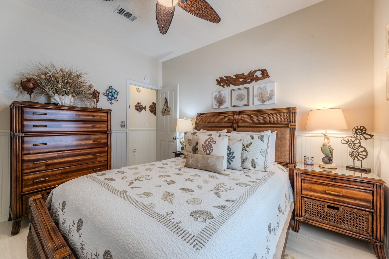 Vacation Rentals Destin FL3 bed, 2 bath private pool golf cart 2 blocks to beach
