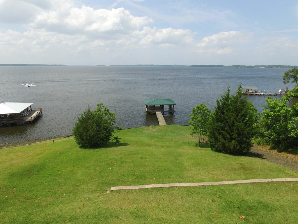 Hooked On Toledo – Lakefront Cabin on Toledo Bend, great fishing and watersports