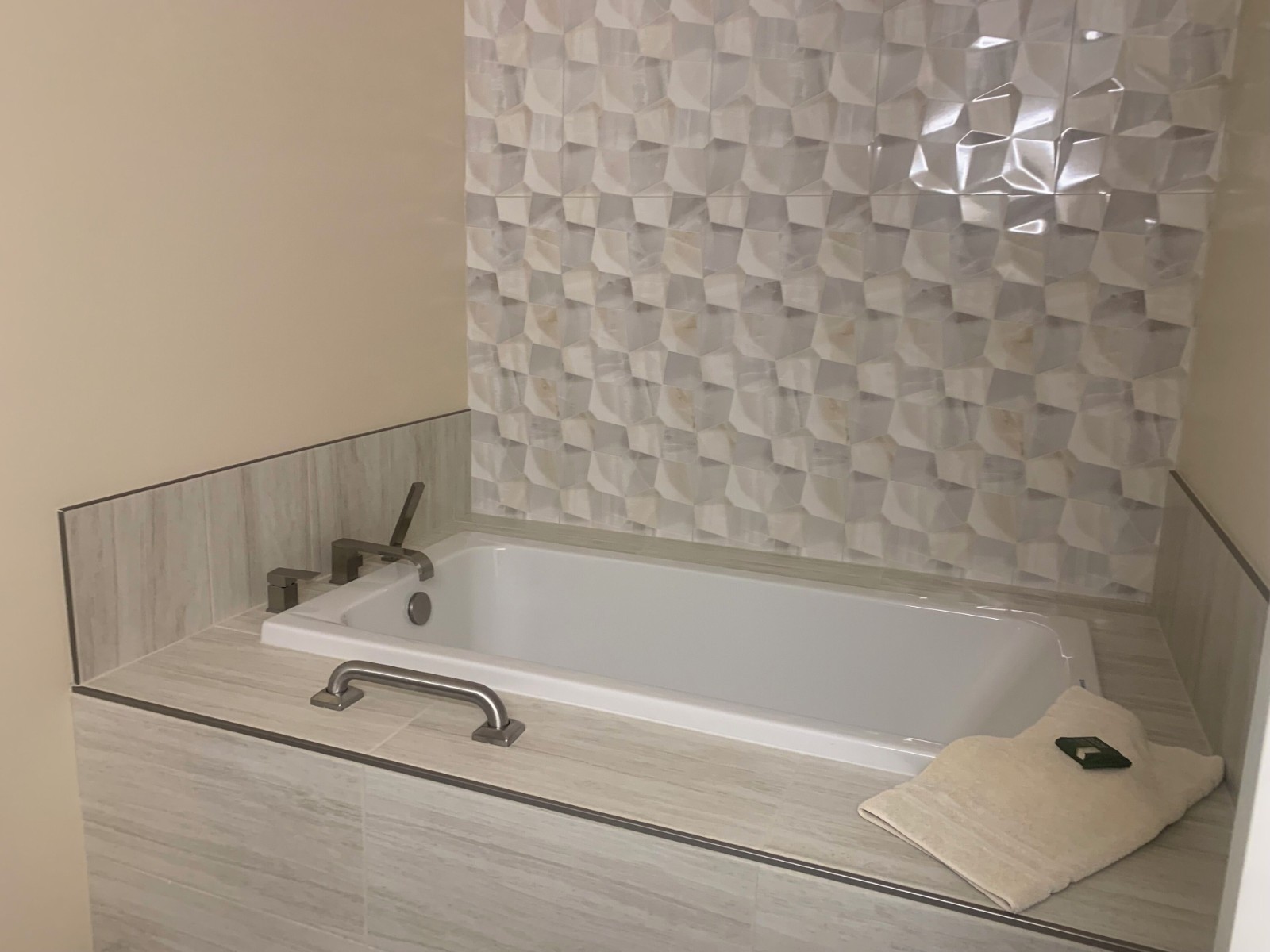 2BR 2-1/2 BA Suite Arroyo Roble Creekside Uptown Sedona AZ (April 12 -19, 2026)