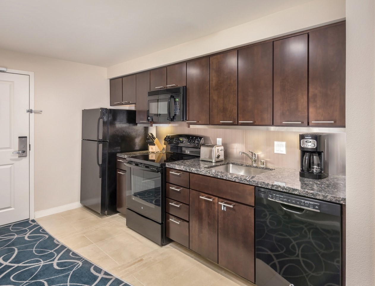Last-Minute Deal! One-Week Vacation at Club Wyndham Desert Blue – Las Vegas, NV