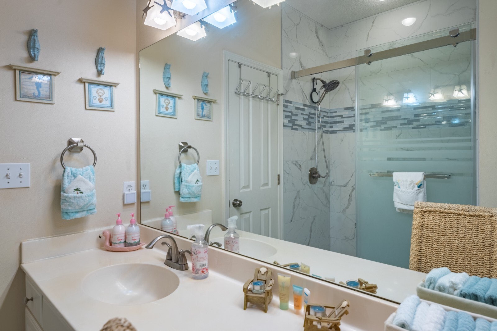Vacation Rentals Destin FL3 bed, 2 bath private pool golf cart 2 blocks to beach