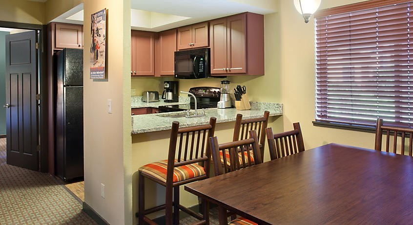 CHRISTMAS MOUNTAIN, WISCONSIN DELLS, 2 BEDROOM VILLA, SLEEPS 6, JULY 5-7