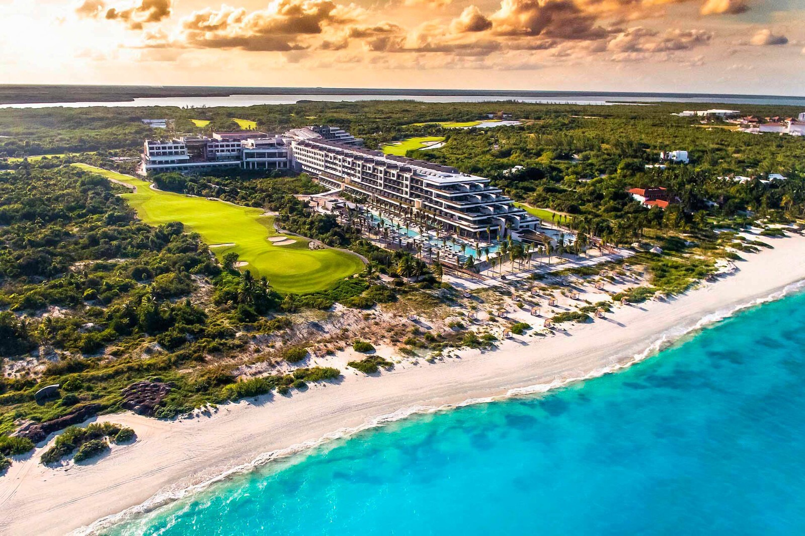 Resort Beachfront Caribbean Vacations / Low Member Rates!! Why Pay Full Price?