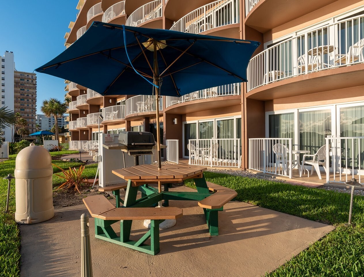 Studio or 1 BR, 7 night stay At Pompano Beach Canada House Beach Club