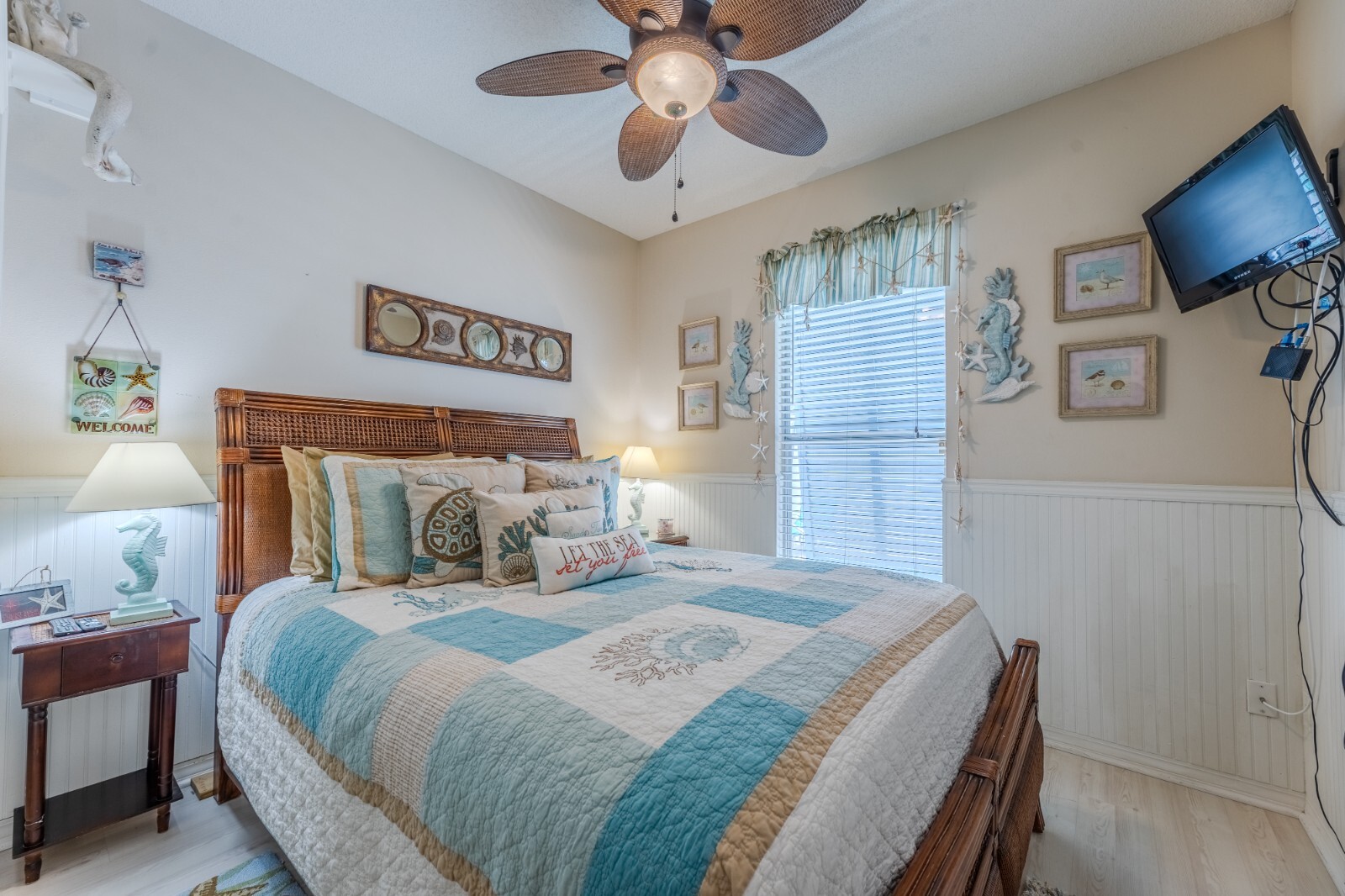Vacation Rentals Destin FL3 bed, 2 bath private pool golf cart 2 blocks to beach