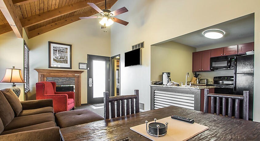 CHRISTMAS MOUNTAIN, WISCONSIN DELLS, 2 BEDROOM TIMBER, SLEEPS 6, JULY 6-9