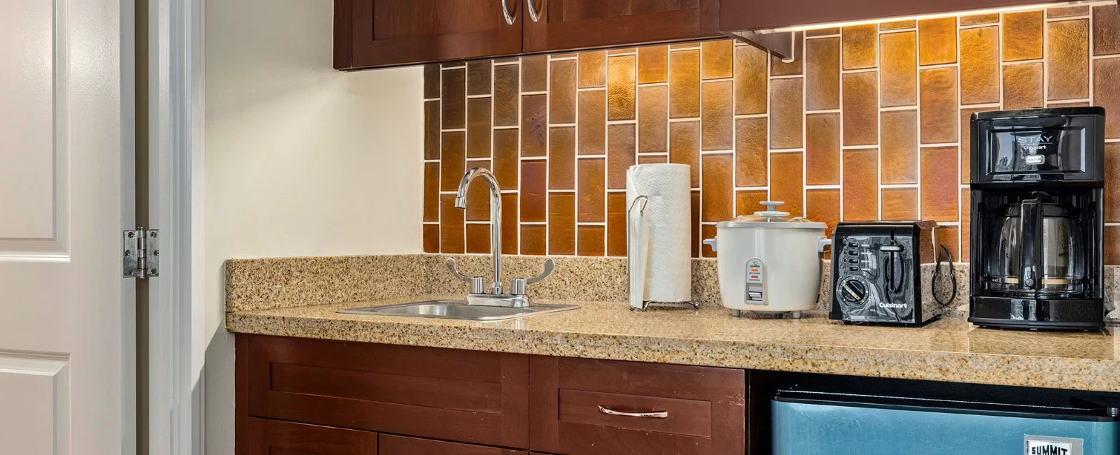 Hawaii-Waikiki Beach $1190 (8/1-7) dates can switch7D 6N Studio Junior sleeps 4