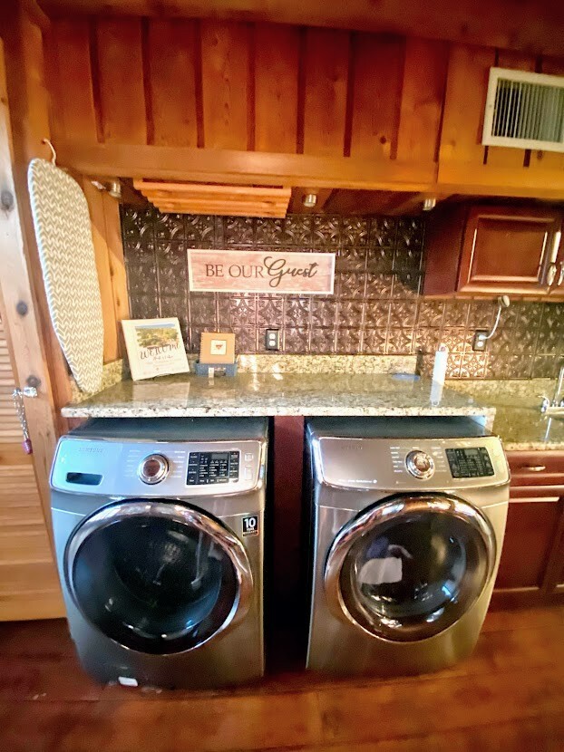 5 Night Stay In Vacation Community on Lake Louisa 25 Mins to Disney!