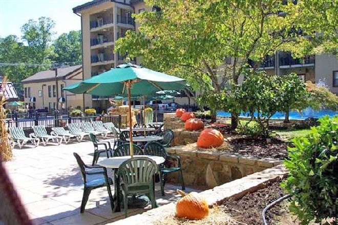 GATLINBURG TOWN SQUARE, JULY 3-10, 3 BEDROOM PENTHOUSE SLEEP 8, 4TH OF JULY