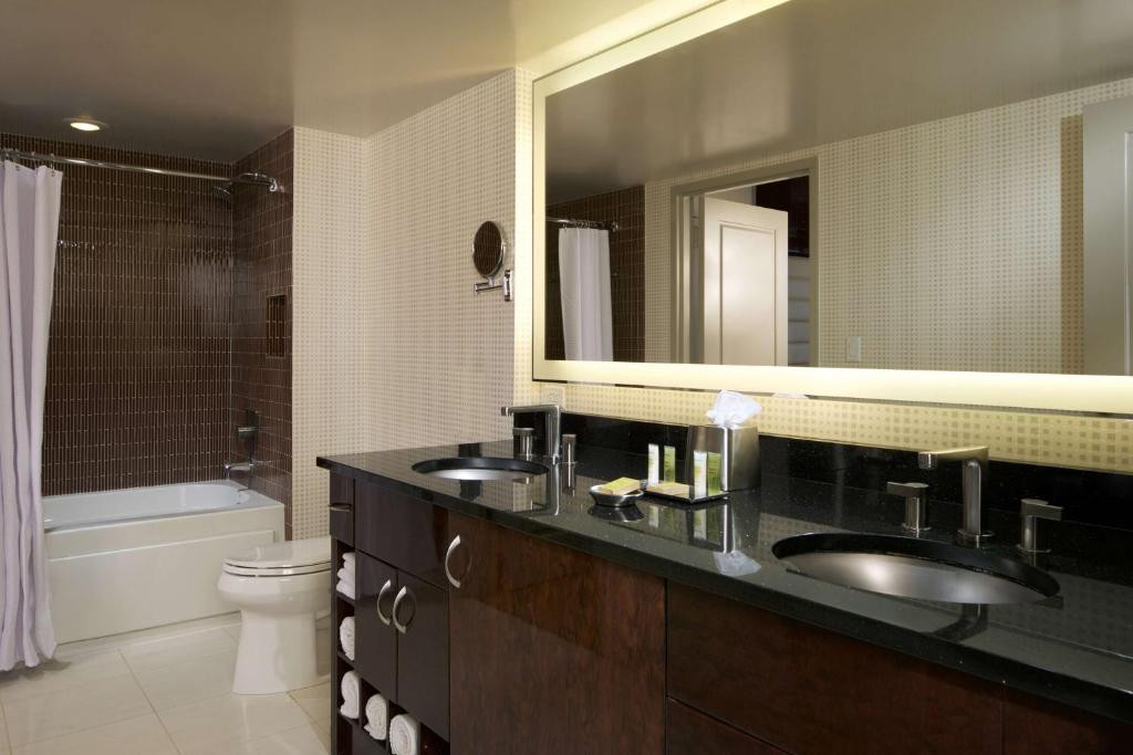 Hilton Grand Vacations Club Elara Las Vegas Grand Prix Week Rental Apartment