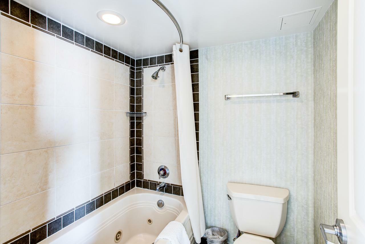 Ocean Beach Club Resor of Hilton, 1BR Suite, Virginia Beach, VA, 7/24/26-7/25/26