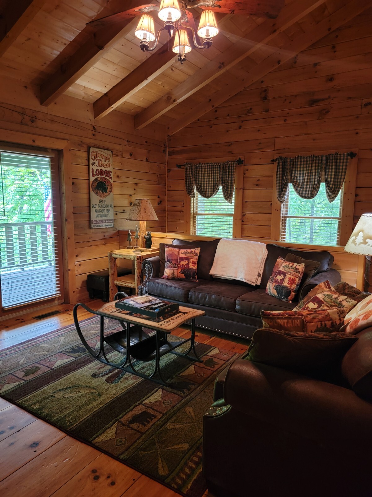 Vacation Log Cabin Rentals Pigeon Forge, Smokey Mountains of East Tennessee