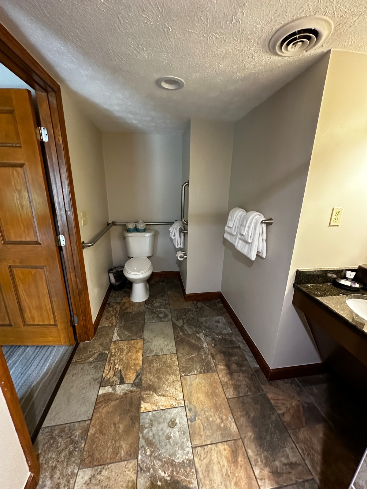 2 bdrm cabin w loft, 4nts, in Gatlinburg, TN at Mountain Loft Resort, JUNE 22-26