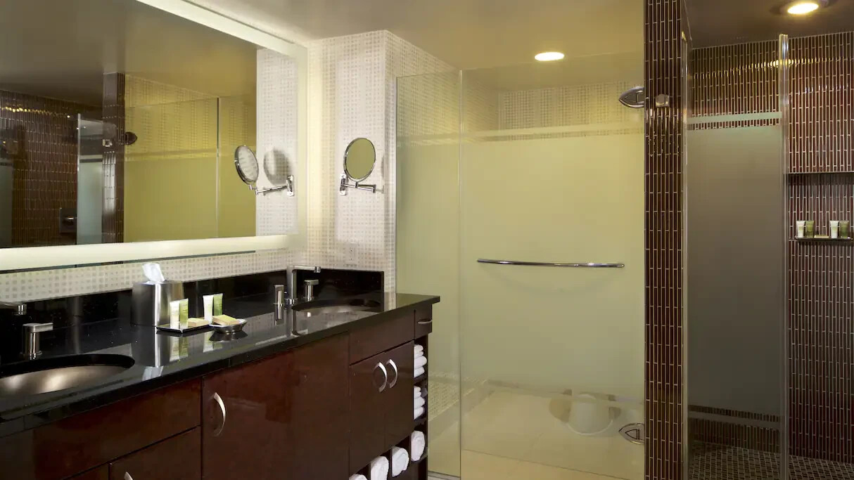 Hilton Elara Las Vegas 4BR PENTHOUSE 4 NIGHT 2024 EDC CES hotel marriott wyndham