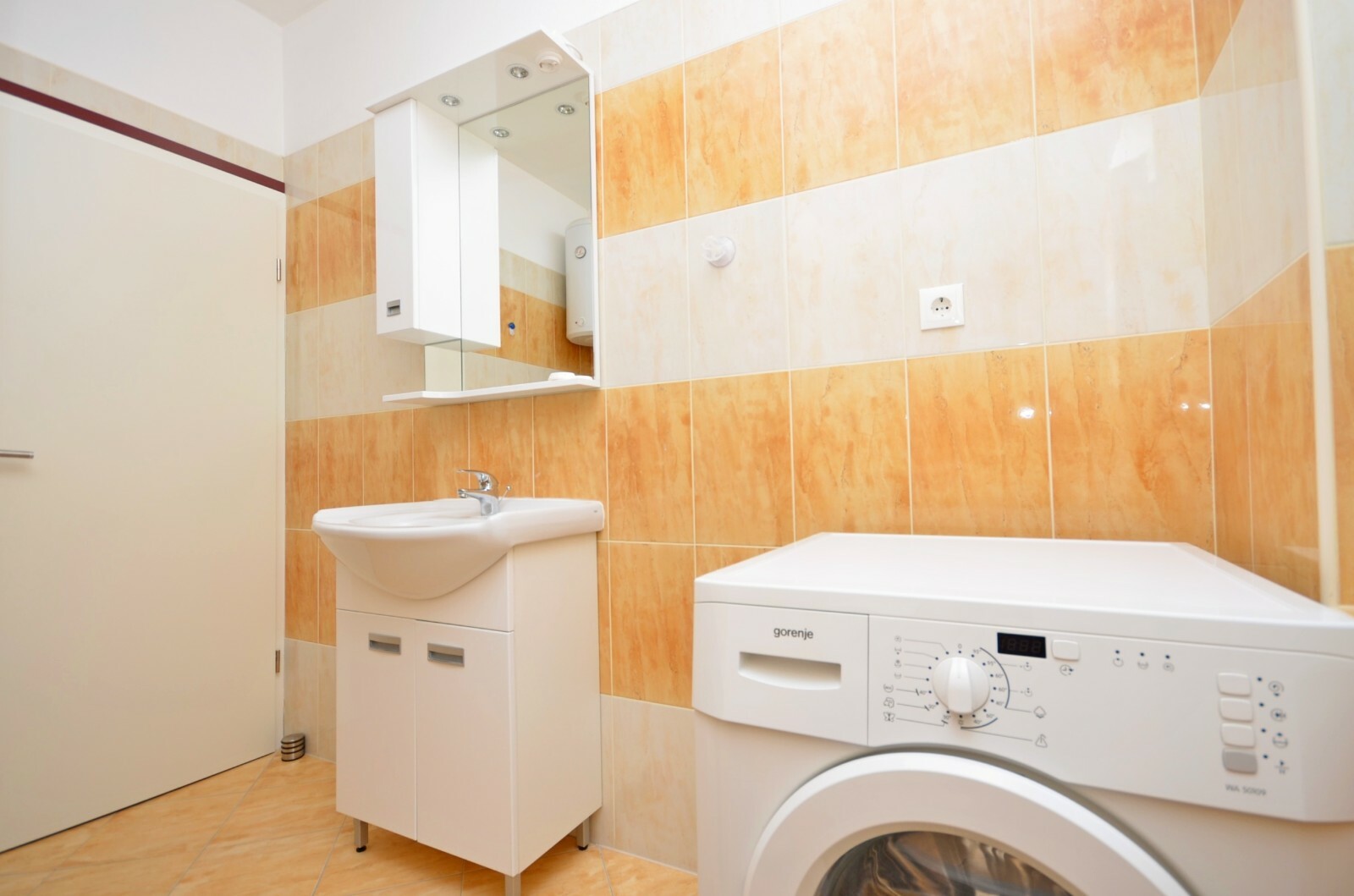 Enjoy the middle of dalmatia , in Apartment Blue House