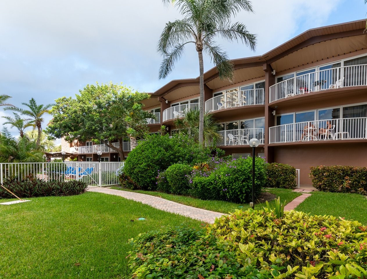 Studio or 1 BR, 7 night stay At Pompano Beach Canada House Beach Club