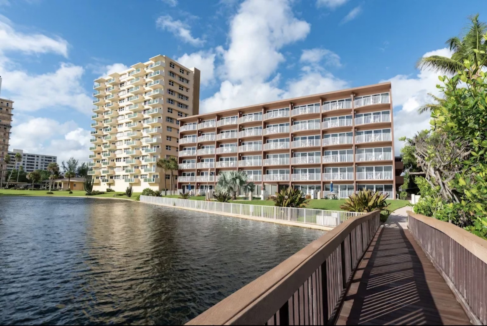 JULY AUGUST ~Canada House Beach Club~South FL~STUDIO CONDO SLPS 4~PRICE PER WEEK
