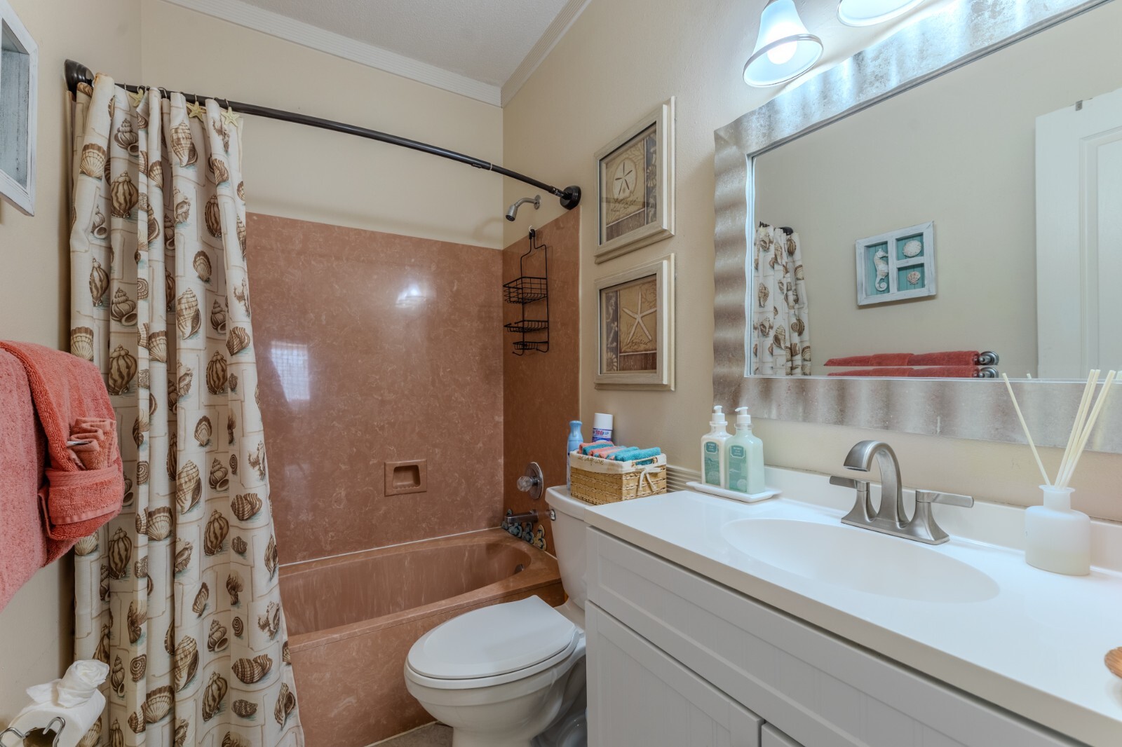 Vacation Rentals Destin FL3 bed, 2 bath private pool golf cart 2 blocks to beach