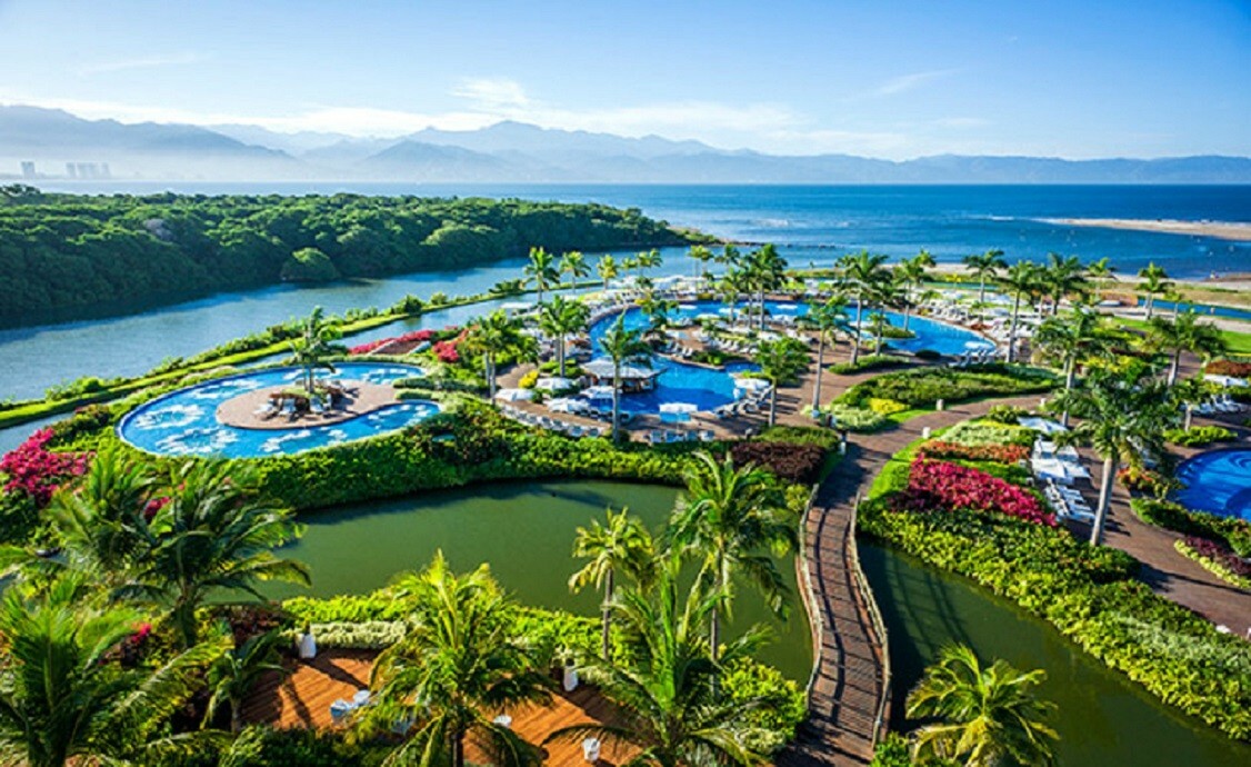 Grand Luxxe Nuevo Vallarata 2 BDRM/2.5BA (*No Thanksgiving, X-mas, or New Years)
