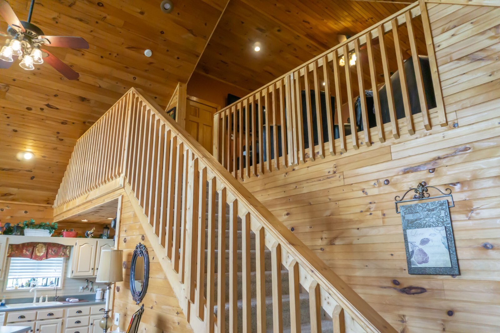Smoky Mountain Splendor Sevierville TN, 2 BR, 3 bath, wrap around porch 2/3 acre